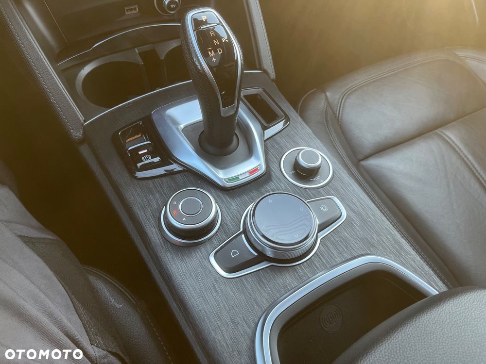 Alfa Romeo Stelvio 2.0 Turbo 16V AT8-Q4 Sprint - 6