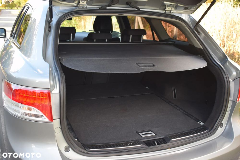 Toyota Avensis 1.8 Sol - 5
