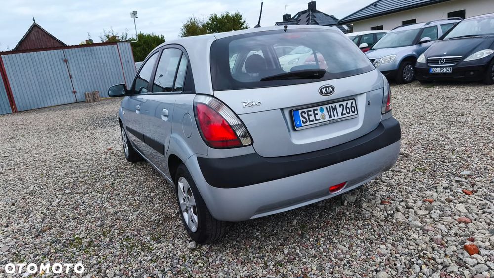 Kia Rio - 10