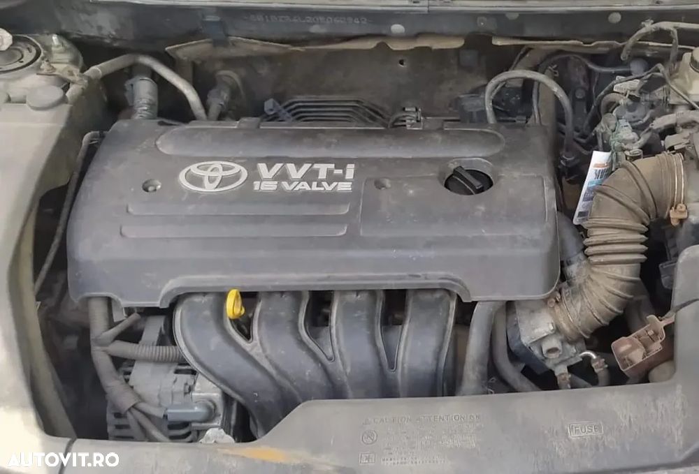 Toyota Avensis 1.6 Sedan Luna - 9