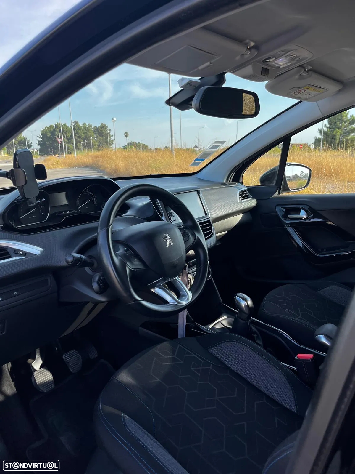 Peugeot 2008 1.2 PureTech Signature - 4