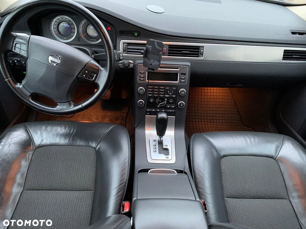 Volvo V70 D5 Momentum - 23