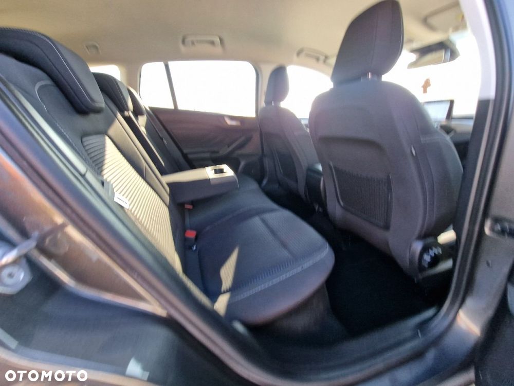 Ford Focus SW - 23