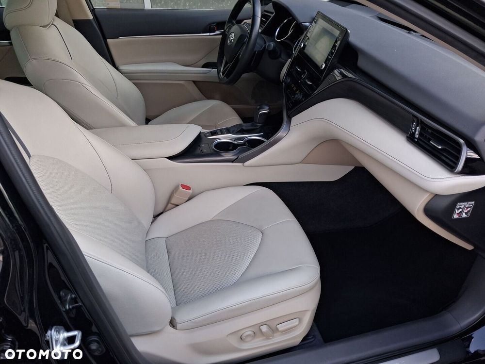 Toyota Camry 2.5 Hybrid Executive CVT - 12