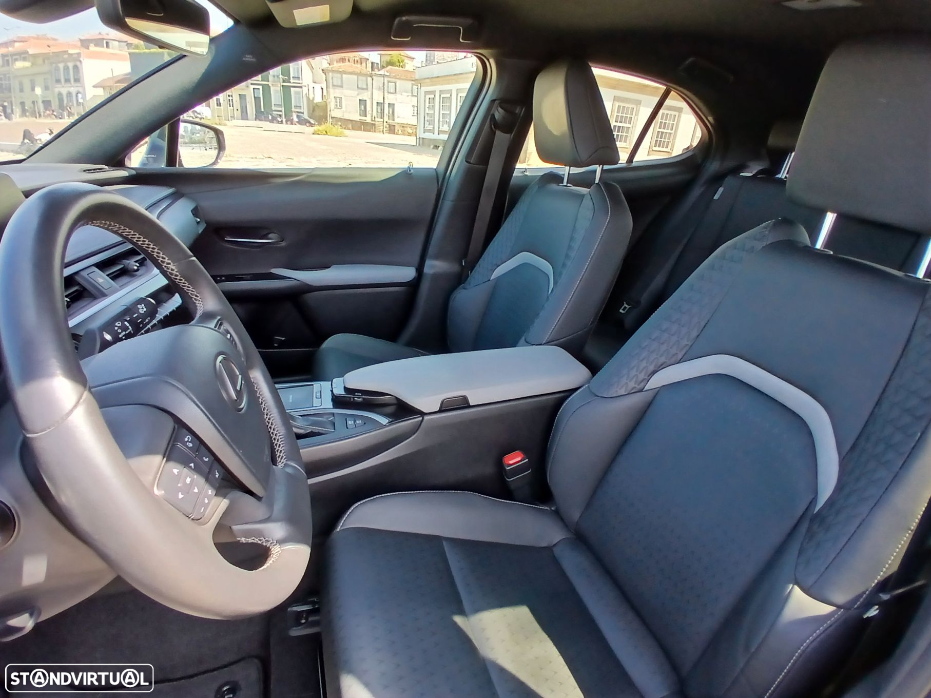 Lexus UX 250h - 12