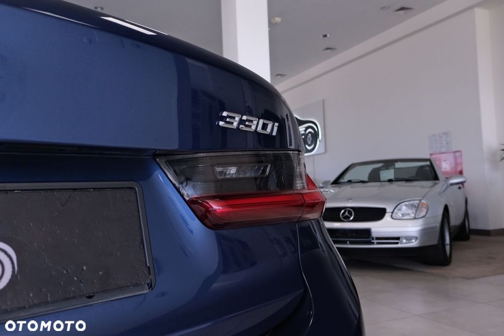 BMW Seria 3 330i M Sport - 12