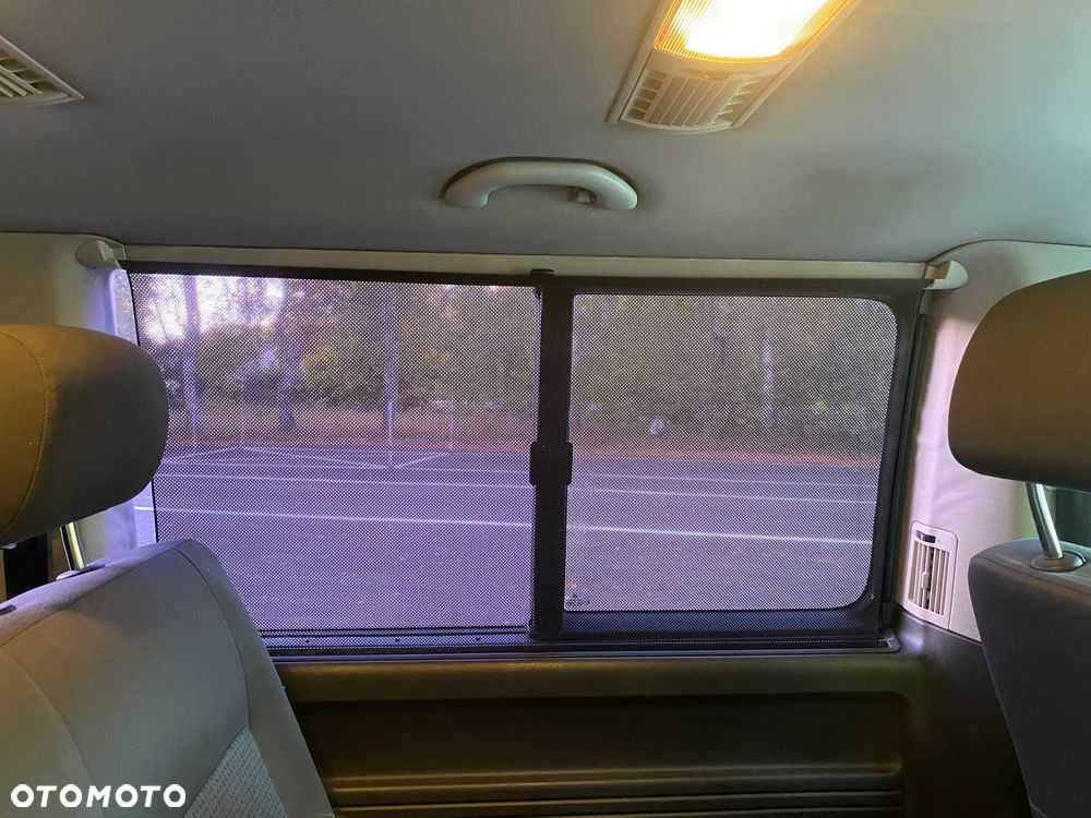 Volkswagen Caravelle - 12
