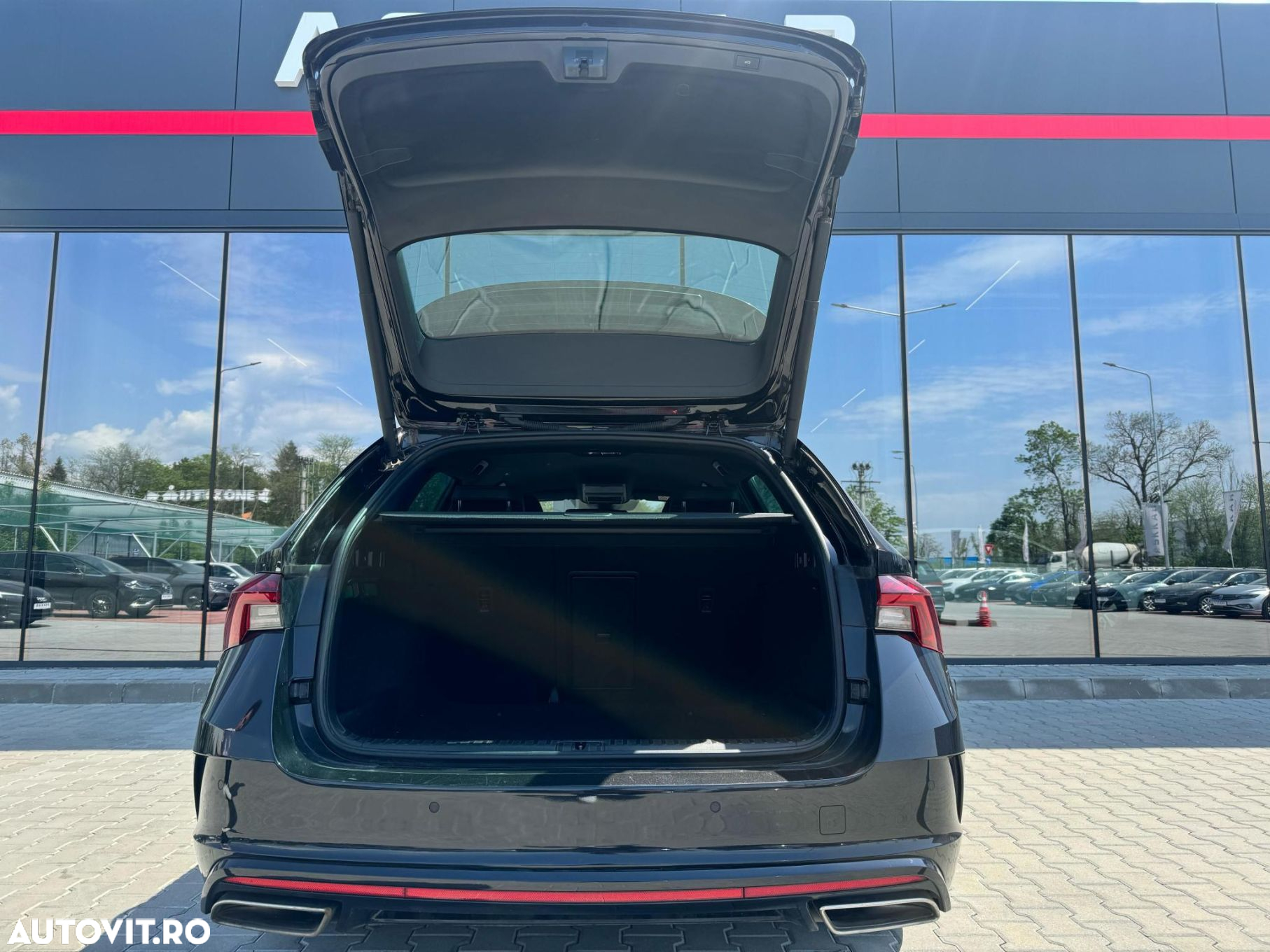 Skoda Octavia Combi 2.0 TDI DSG RS Plus - 8