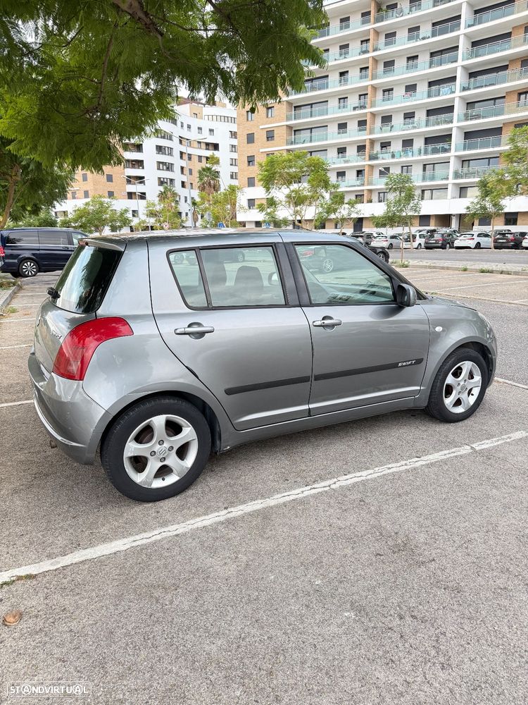 Suzuki Swift 1.3 16V GLX - 3