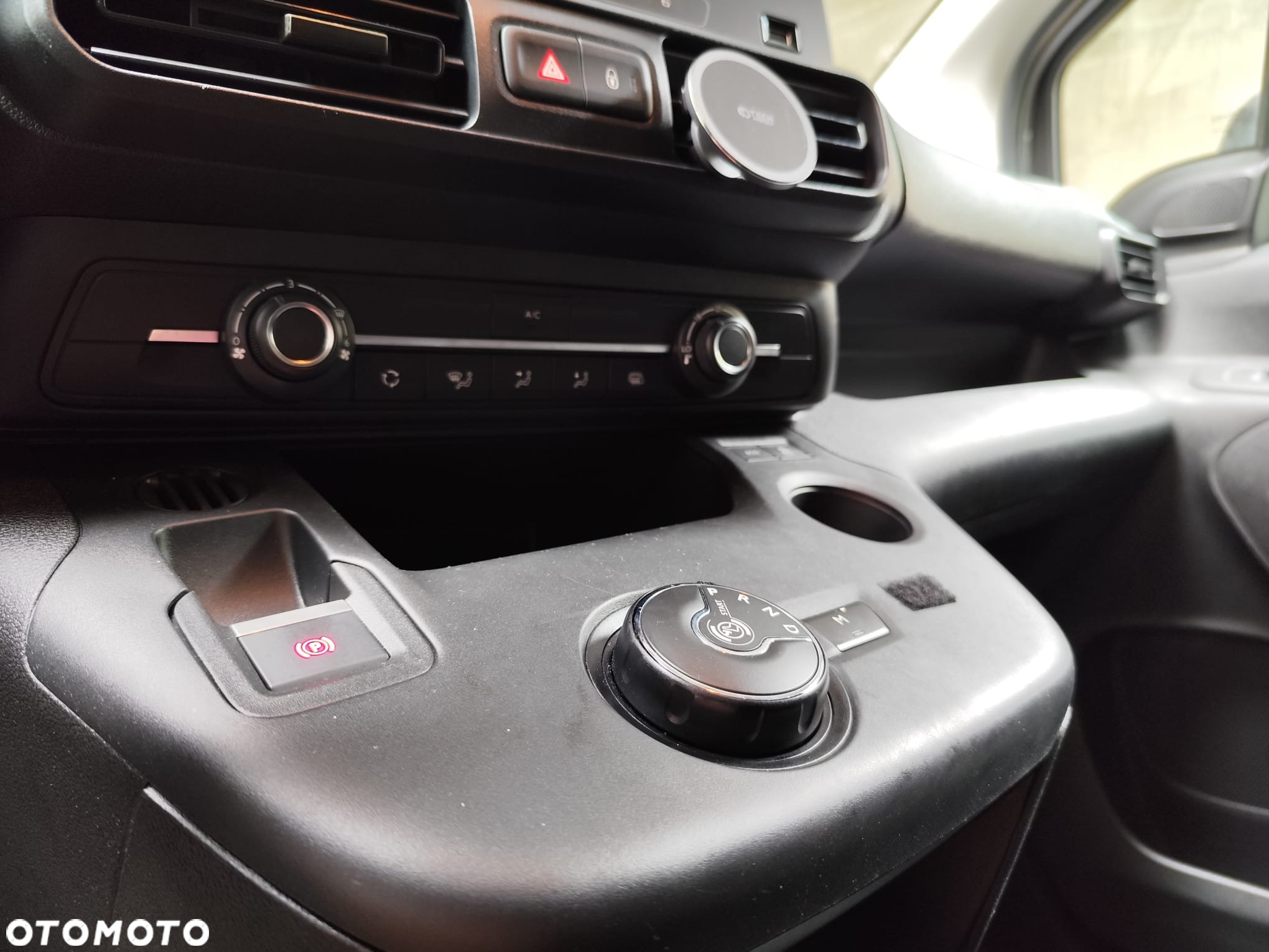Toyota Proace City 1.5 D-4D Long 2,4t Active (bryg.) - 21