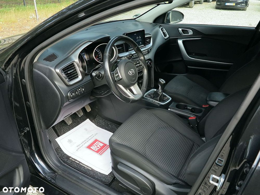 Kia Ceed - 11