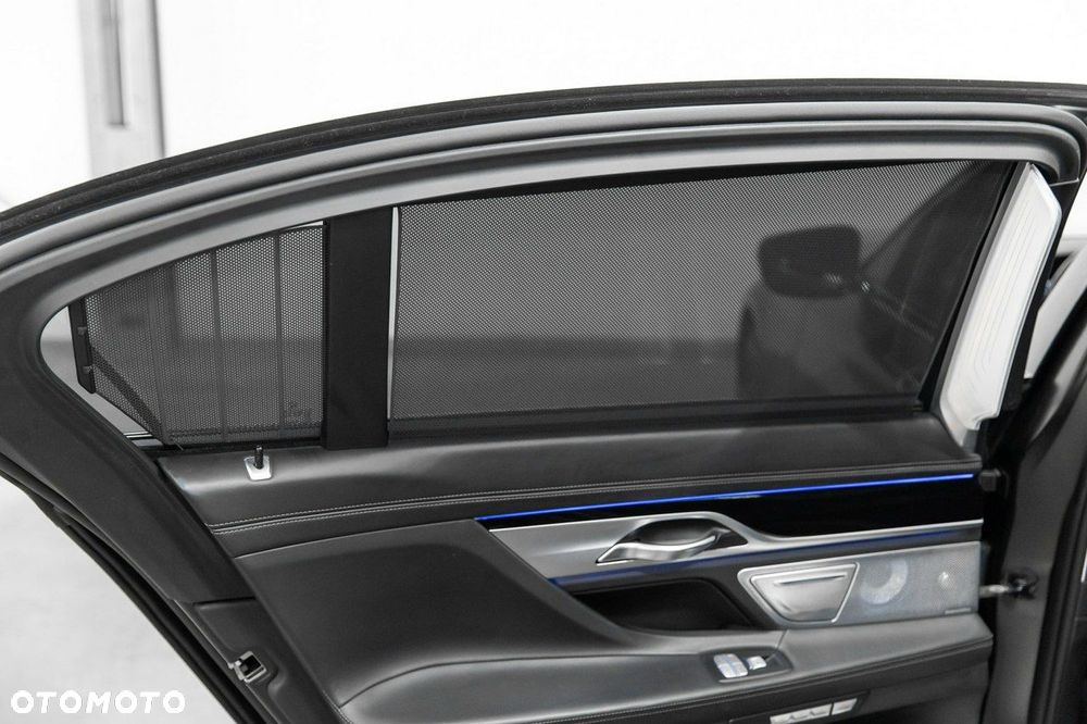 BMW Seria 7 M760Li xDrive - 35