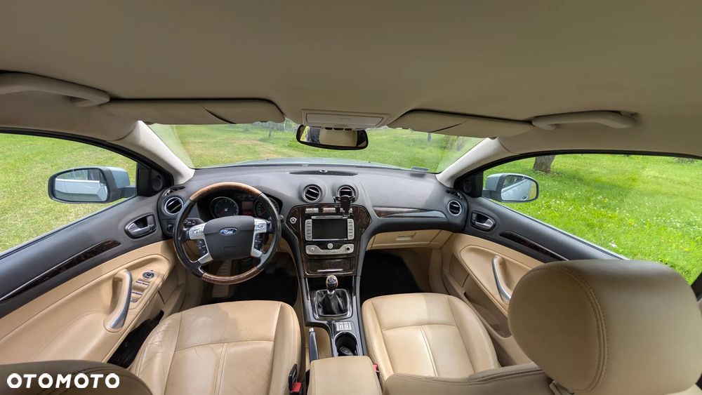 Ford Mondeo 2.5 Ghia - 12
