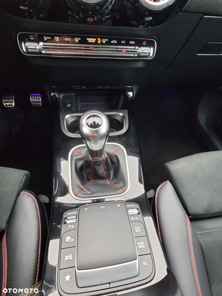 Mercedes-Benz Klasa B 180 AMG Line - 16