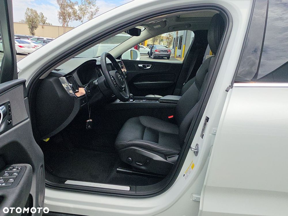 Volvo XC 60 B5 B AWD Plus Bright - 10