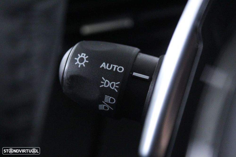 Peugeot 2008 1.2 Hybrid Allure e-DCS6 - 24