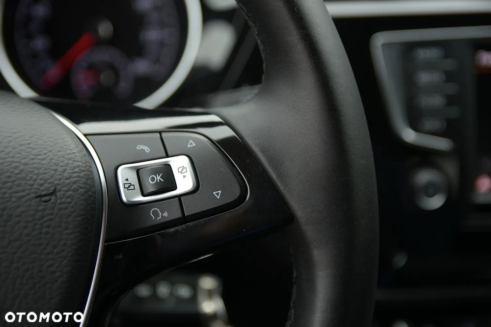 Volkswagen Touran 2.0 TDI SCR Highline - 29