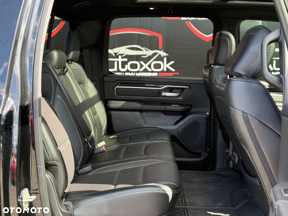 RAM 1500 Crew Cab Sport - 32