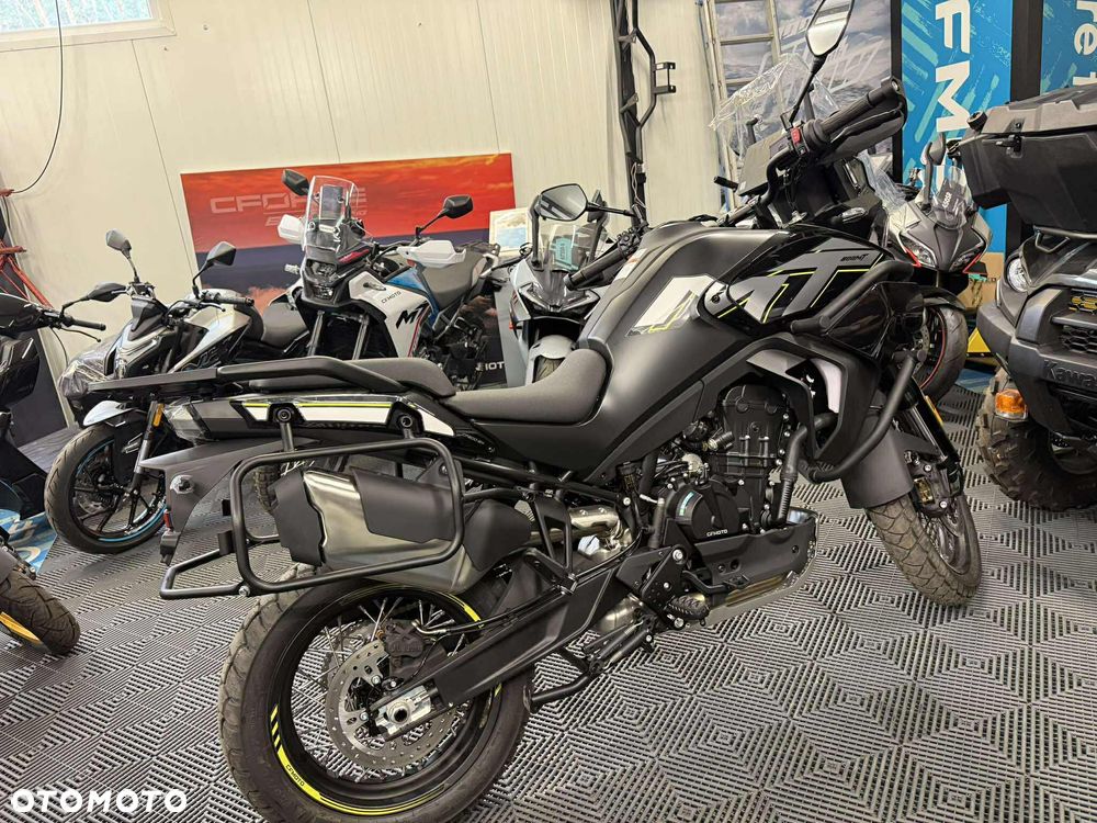 CFMoto MT - 8