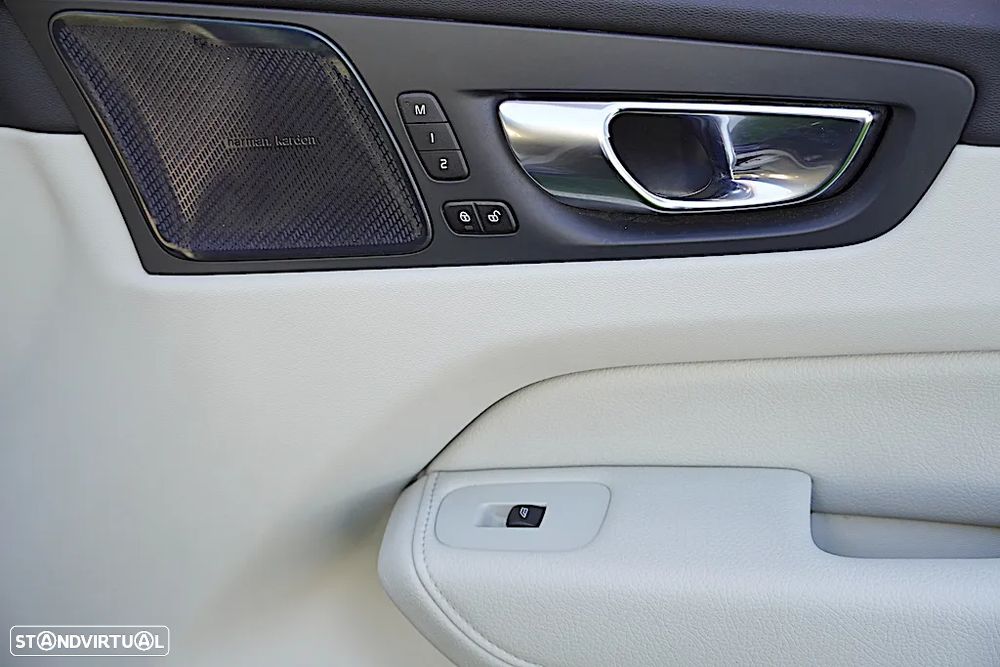 Volvo XC 60 2.0 T6 PHEV Inscription AWD - 28