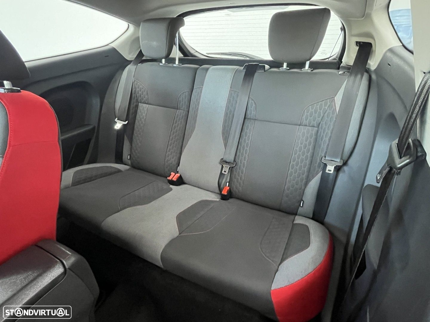 Ford Fiesta 1.0 T EcoBoost STLine Black&RED - 9