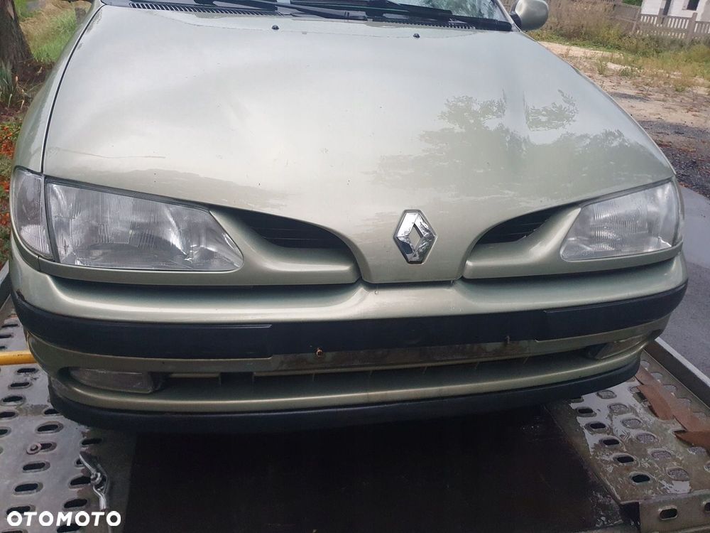 obudowa filtra powietrza Renault Megane 1 I 97r sedan 1.6 B 90kM przed FL - 3