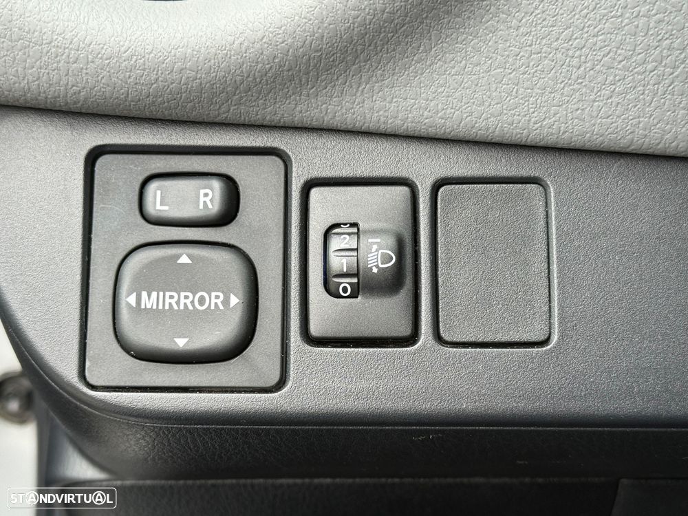 Toyota Yaris 1.0 VVT-i Comfort c/ Design-Pack - 21