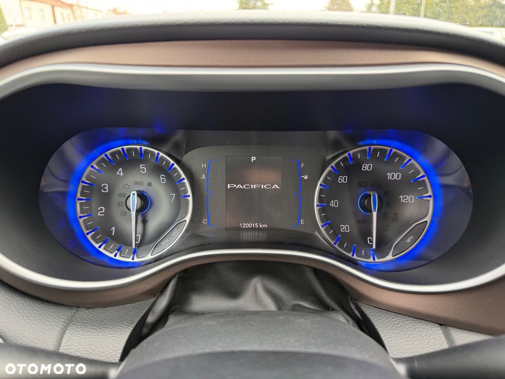 Chrysler Pacifica - 18
