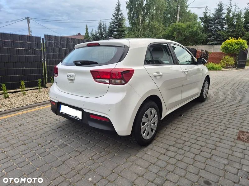 Kia Rio 1.2 L - 5