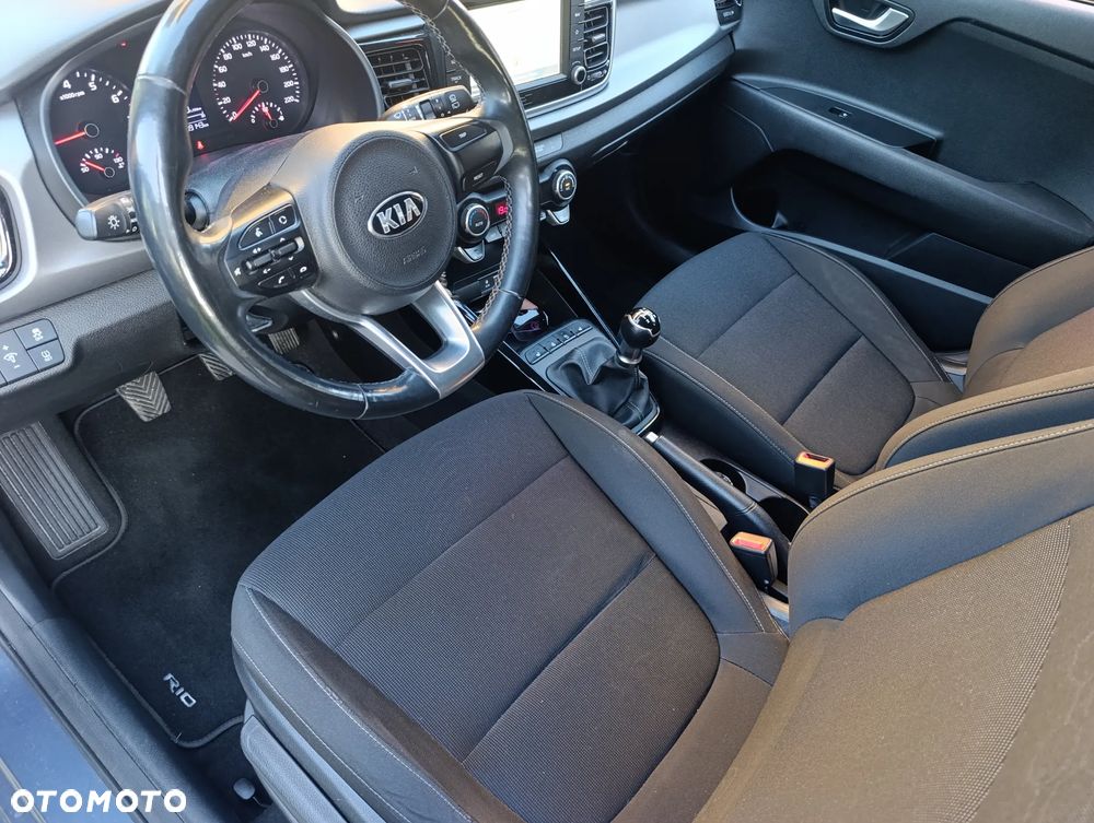 Kia Rio 1.2 L - 6