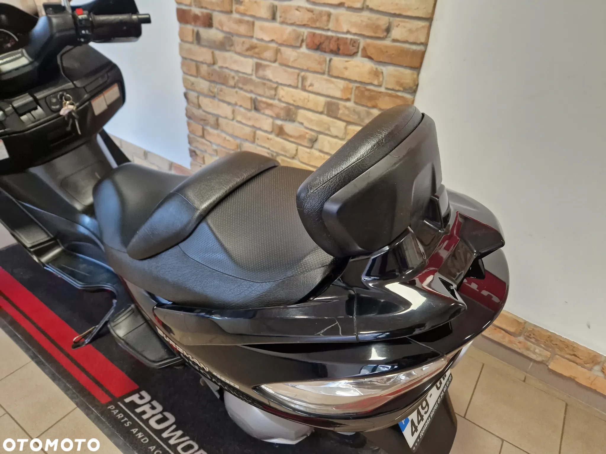 Suzuki Burgman - 16