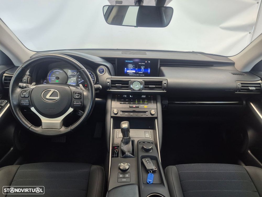 Lexus IS 300H Sport Edition - 9