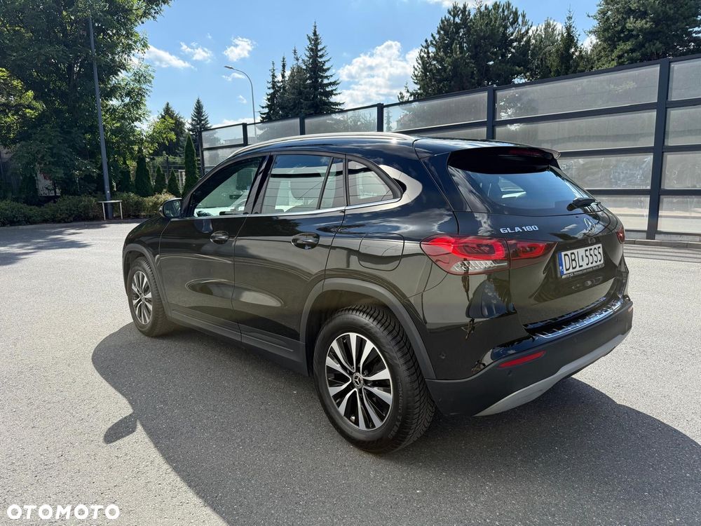Mercedes-Benz GLA 180 Business Edition - 6
