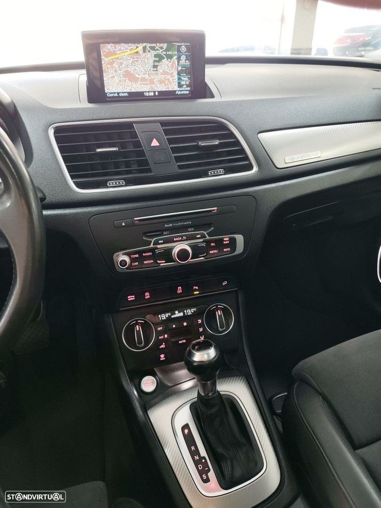 Audi Q3 2.0 TDI quattro Design S tronic — fotografia 30