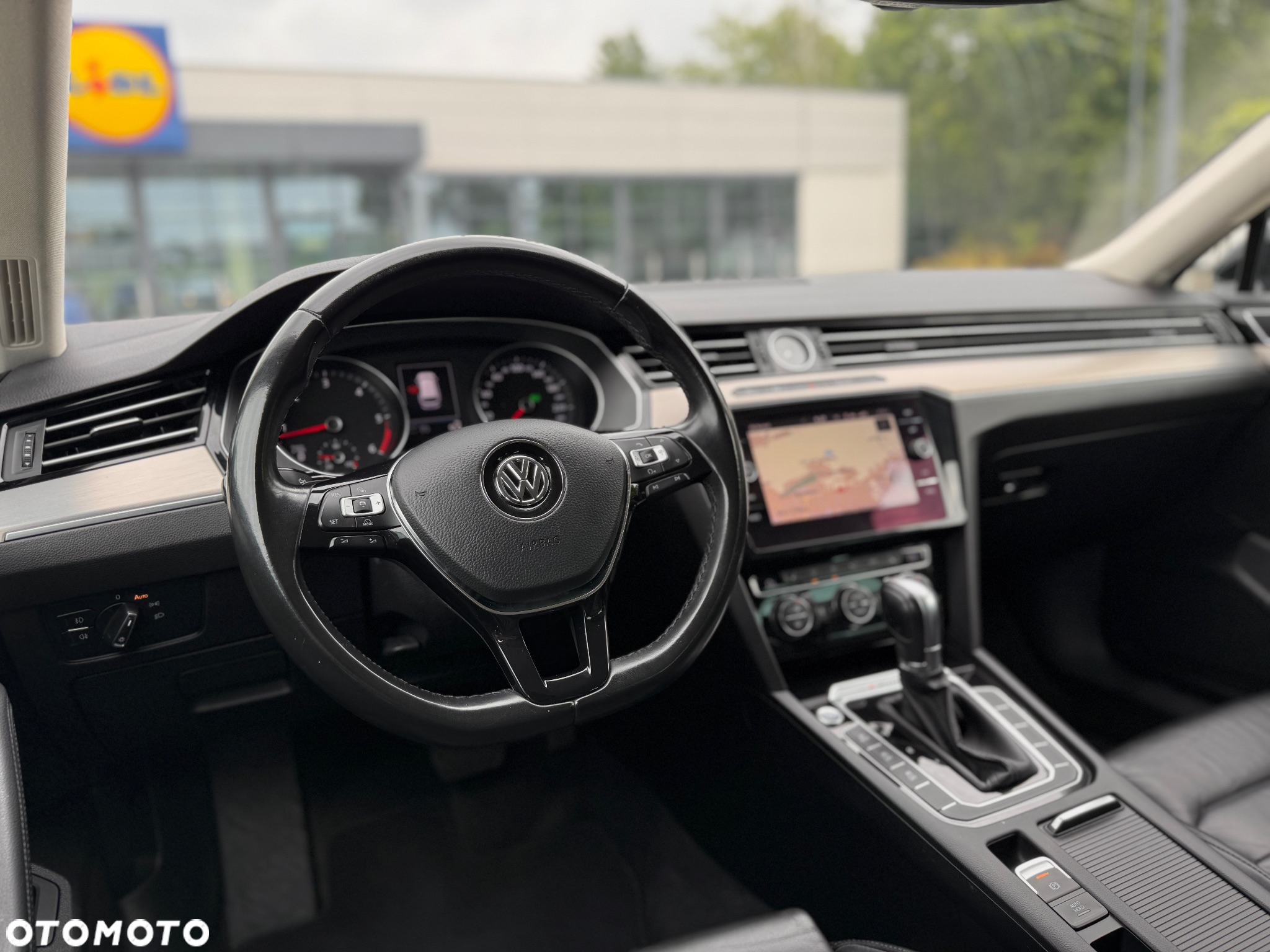 Volkswagen Passat Variant 2.0 TDI SCR DSG (BlueM Tech) Comfortline - 19