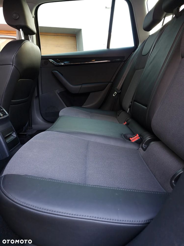 Skoda Octavia 2.0 TDI SCR Clever DSG - 25