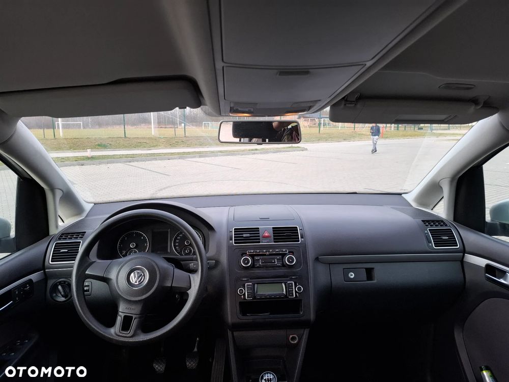 Volkswagen Touran - 10