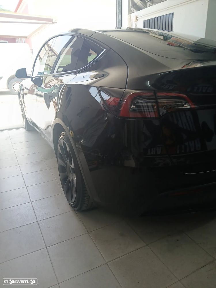 Tesla Model Y Standard RWD - 4