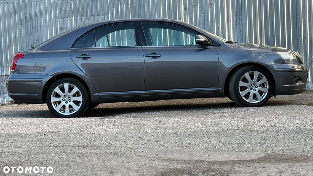 Toyota Avensis - 8