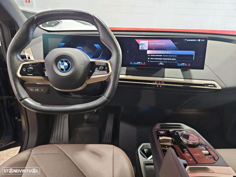 BMW iX xDrive 40 Pack Desportivo - 9