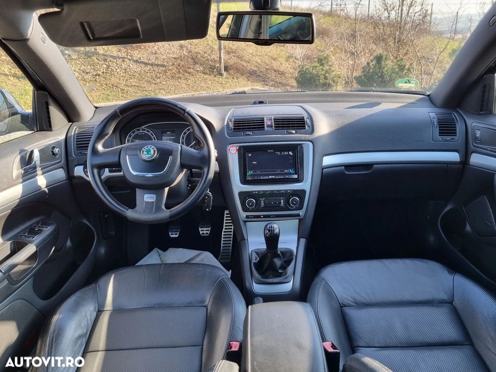 Skoda Octavia Combi 2.0 TDI DPF RS - 12