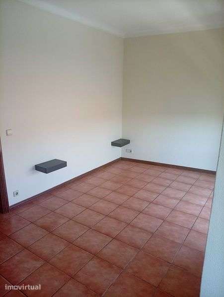 Arrenda-se Apartamento T1 Cantanhede - Grande imagem: 3/4