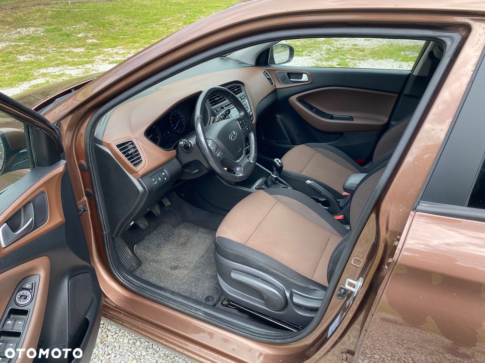 Hyundai i20 1.4 YES Gold - 22
