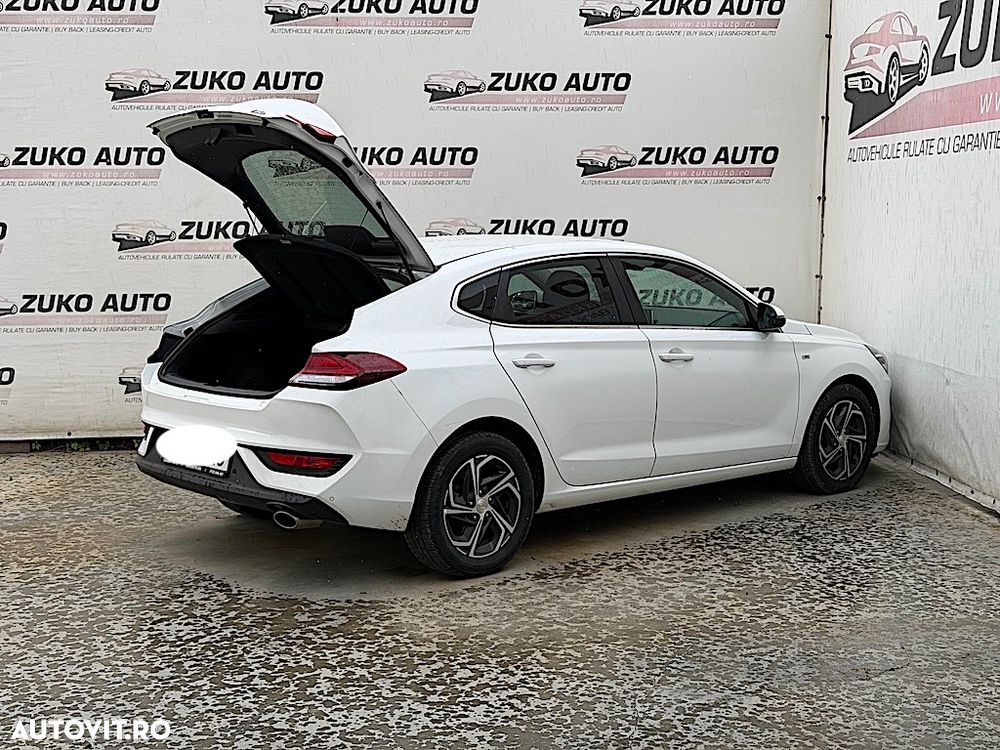 Hyundai i30 1.5 T-GDI 160CP MHEV 5DR M/T Highway - 8