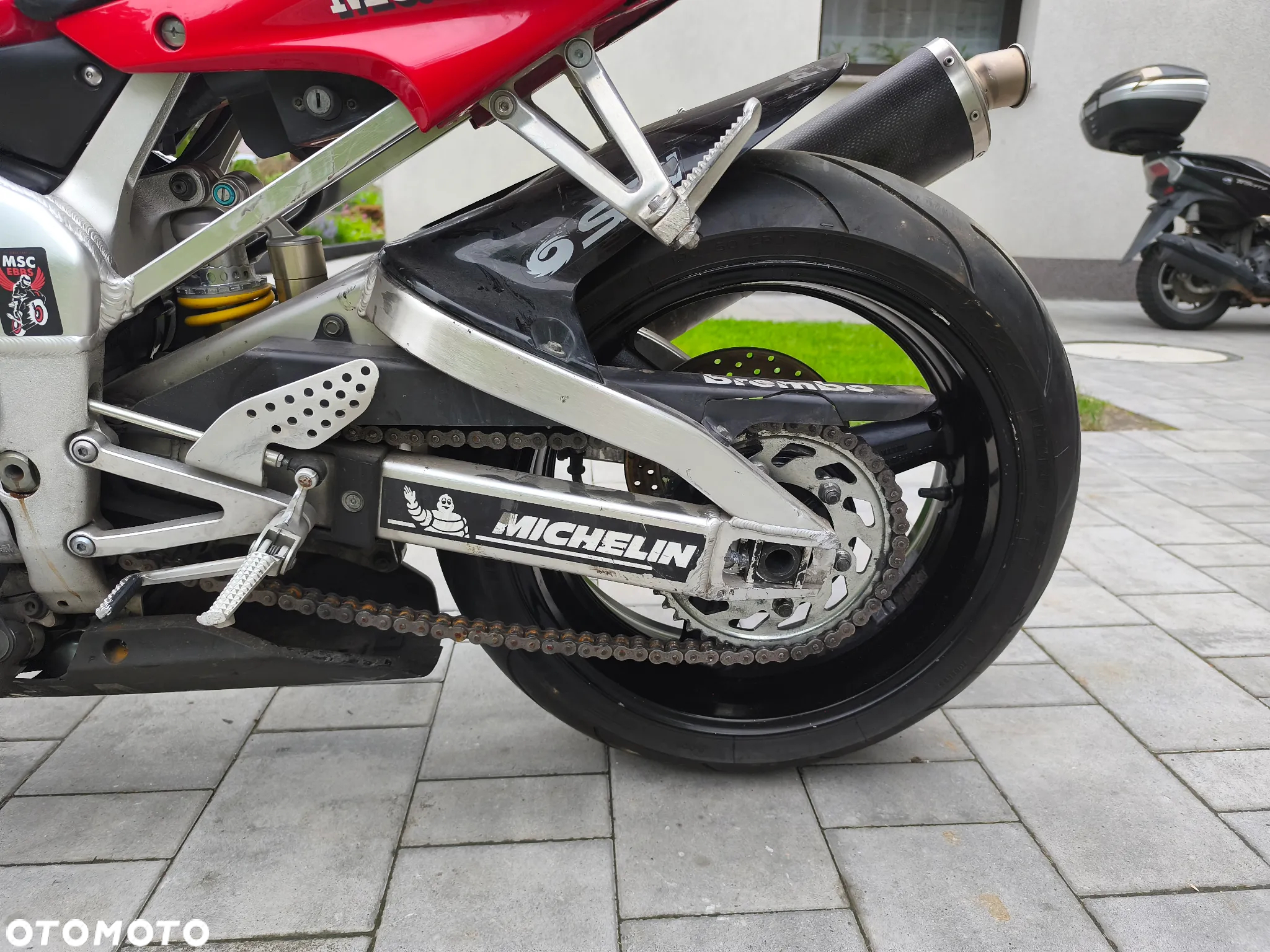 Yamaha R1 - 15