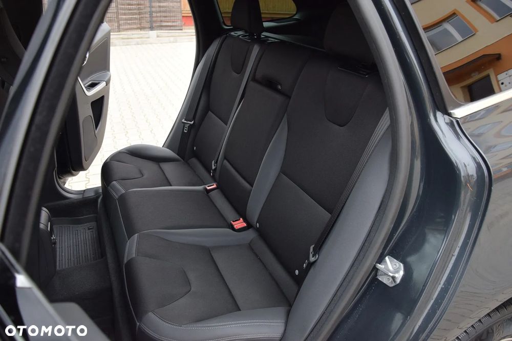 Volvo XC 60 D4 AWD Geartronic Momentum - 17