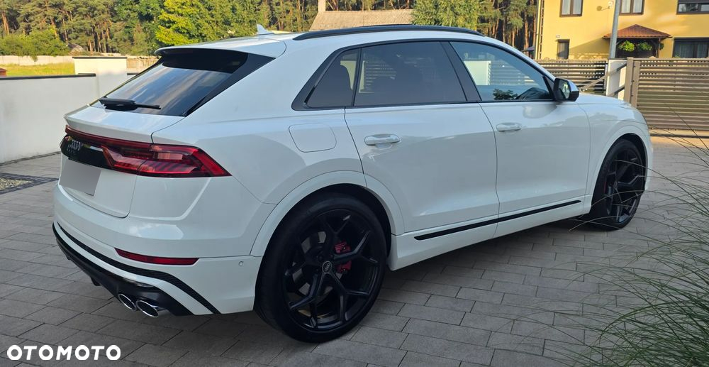 Audi SQ8 - 8