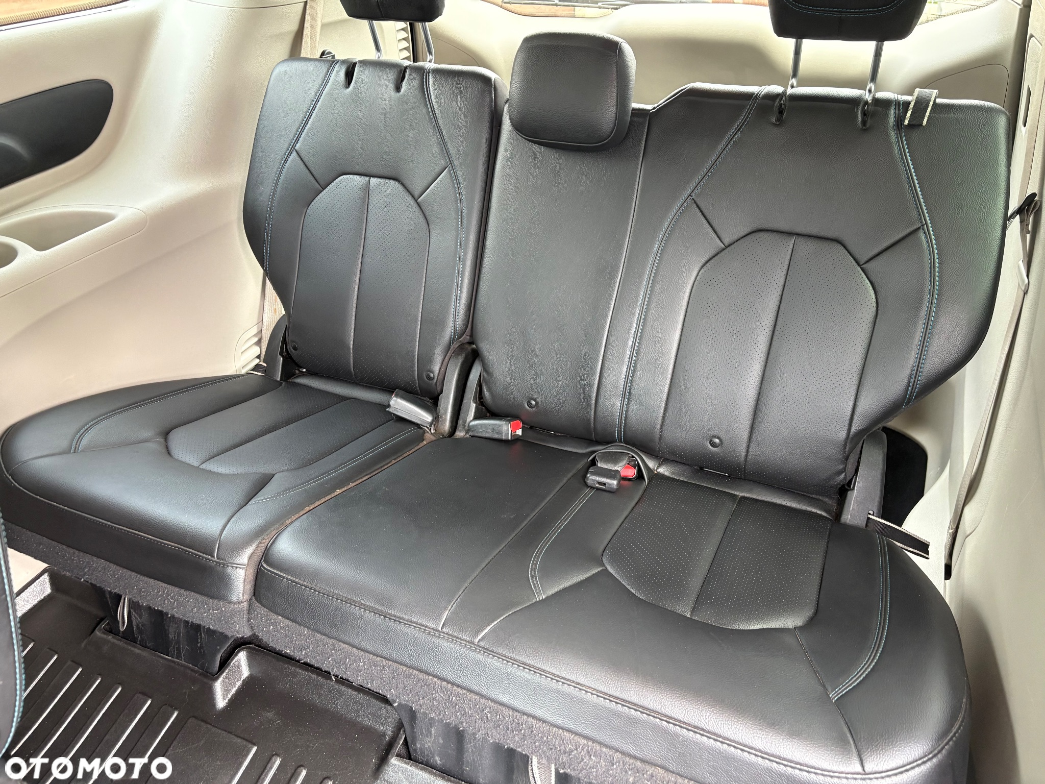 Chrysler Pacifica - 13
