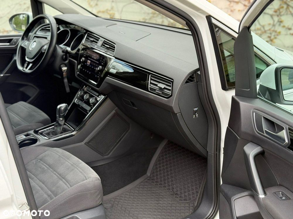 Volkswagen Touran - 19