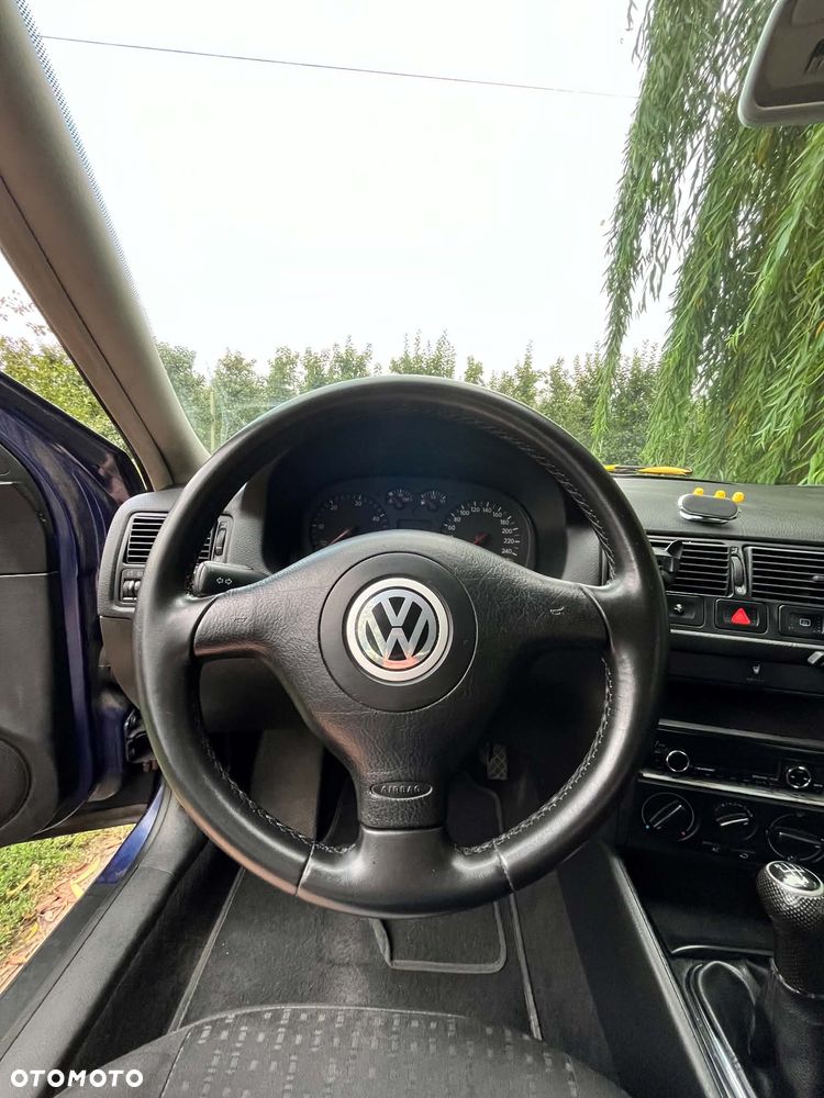 Volkswagen Golf 1.9 TDI Q - 8
